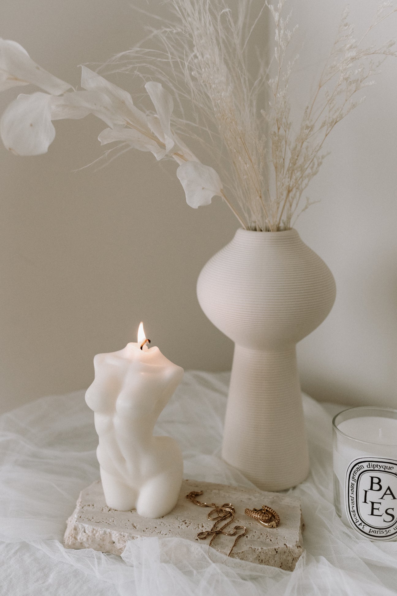 Mila Body Candle - White