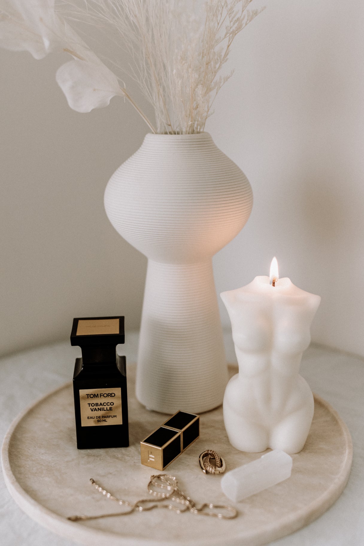 Mila Body Candle - White